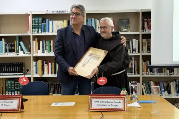 Donación al Instituto Cervantes de Tánger del «Álbum Hispano-Marroquí»