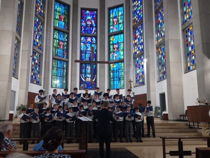 20250701 Coral canadiense y publico