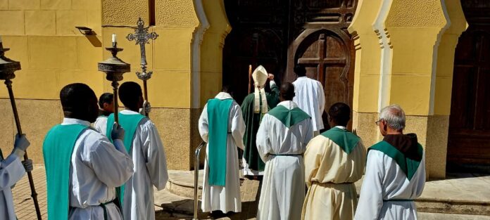 20251005JubileoMigrantesMisioneros puerta fuera