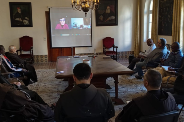 Los sacerdotes de la Archidiócesis se reúnen en torno a su pastor