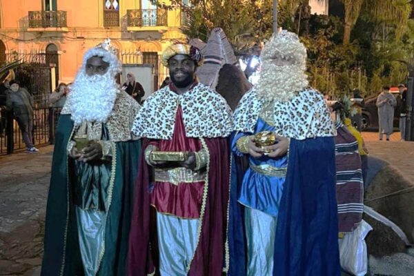 Los Reyes Magos llegan a la catedral de Tánger